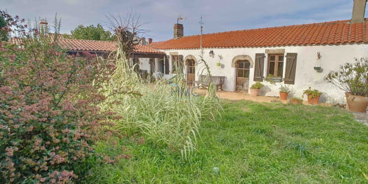 EMPLACEMENT EXCEPTIONNEL POUR CETTE MAISON DE PAYS AVEC ACCES DIRECT A LA DUNE ET A LA PLAGE